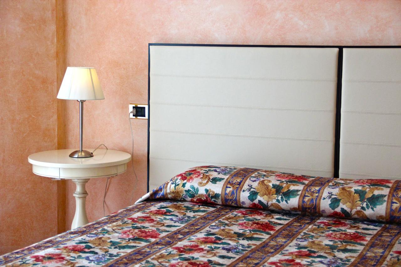 Ruhl Beach Hotel & Suites Lido di Jesolo Buitenkant foto